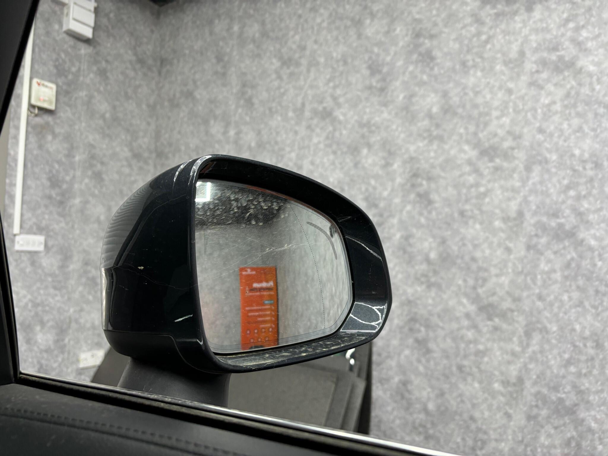 Volvo XC90 view 29