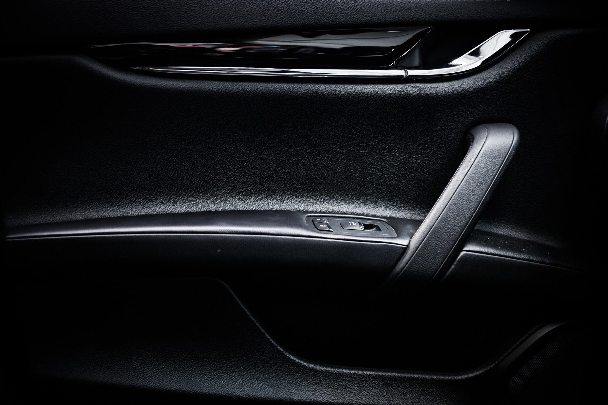 Maserati Quattroporte view 50