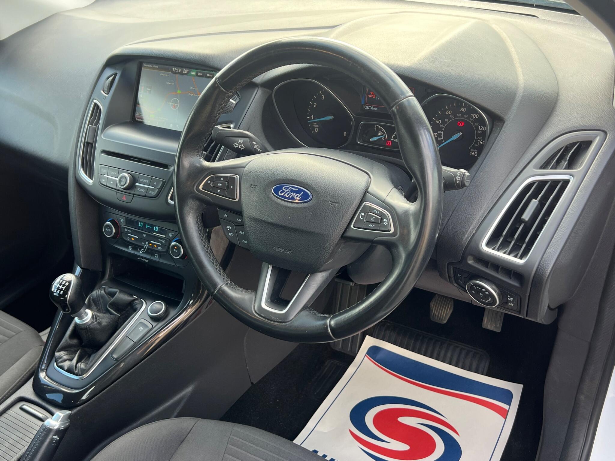 Ford Focus view 26