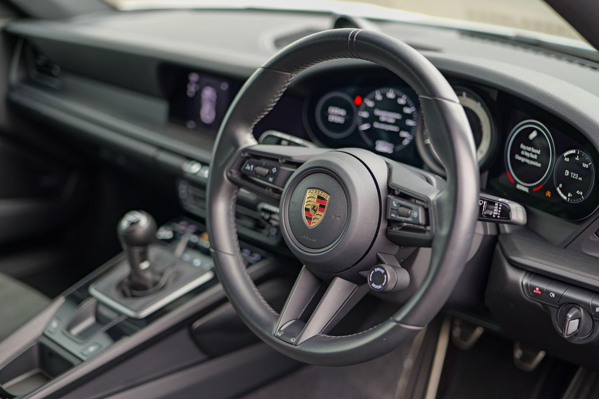 Porsche 911 view 12