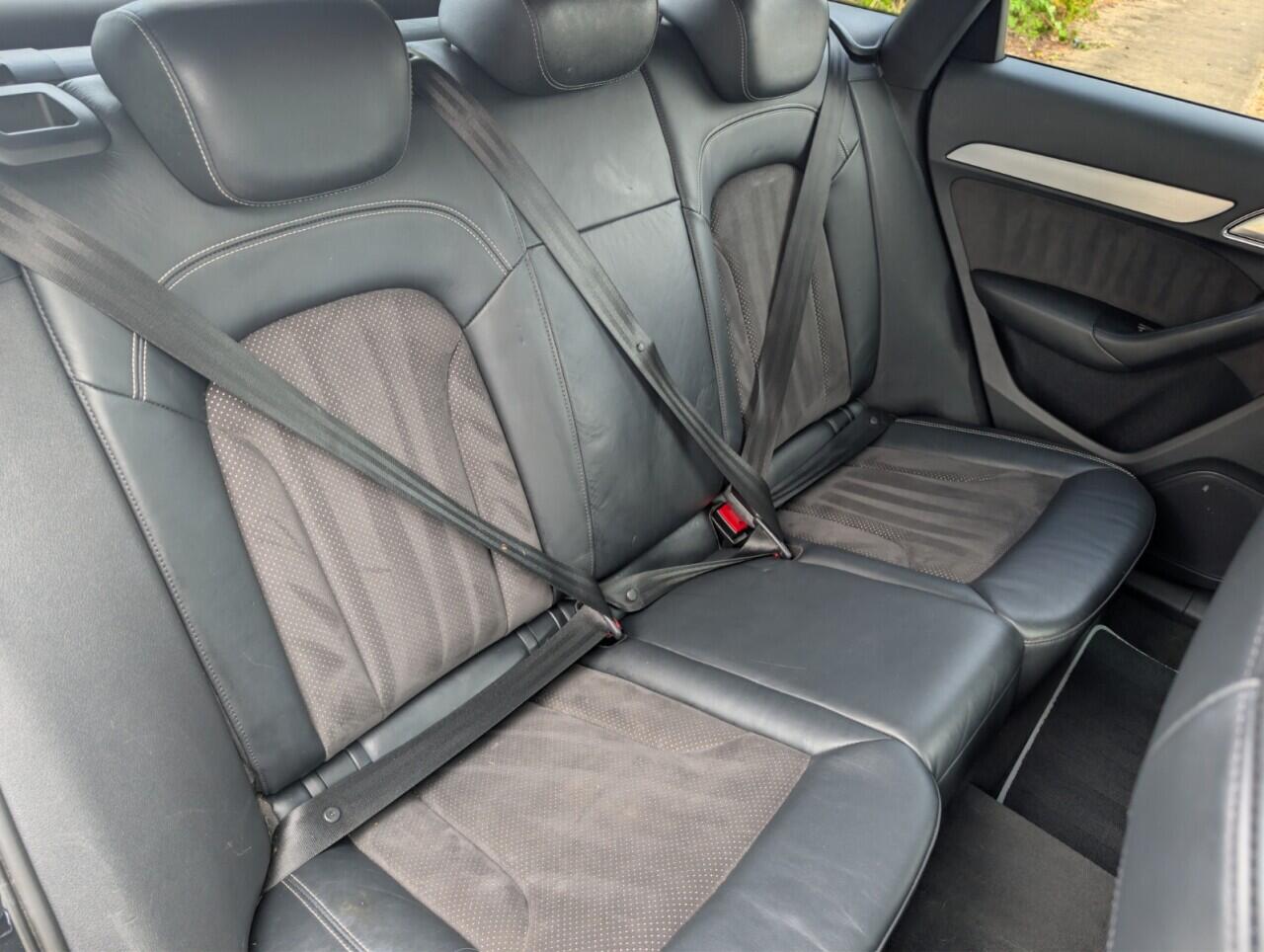 Audi Q3 view 26