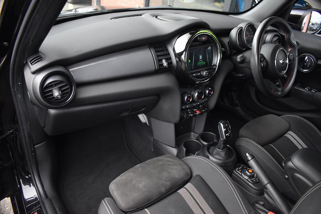 Mini Hatch view 34