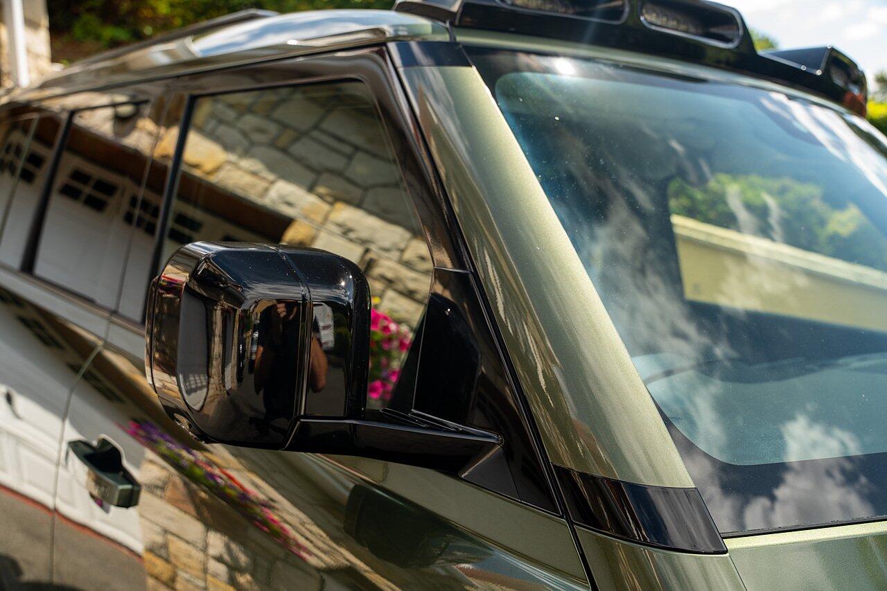 Land Rover Defender view 31