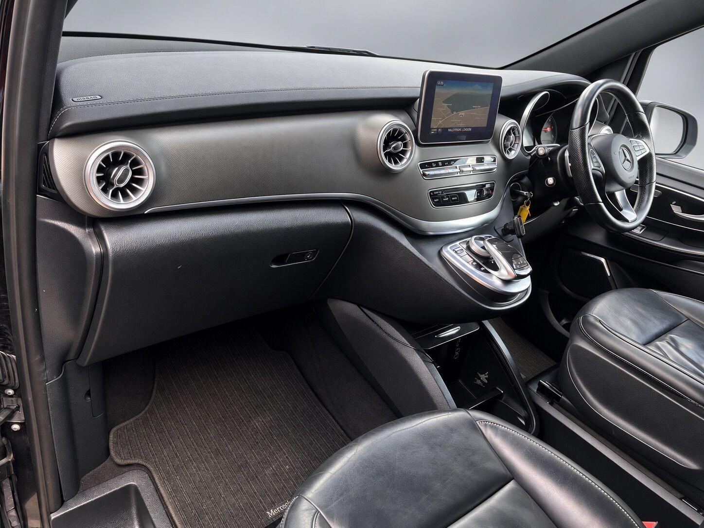 Mercedes-Benz V-Class view 34
