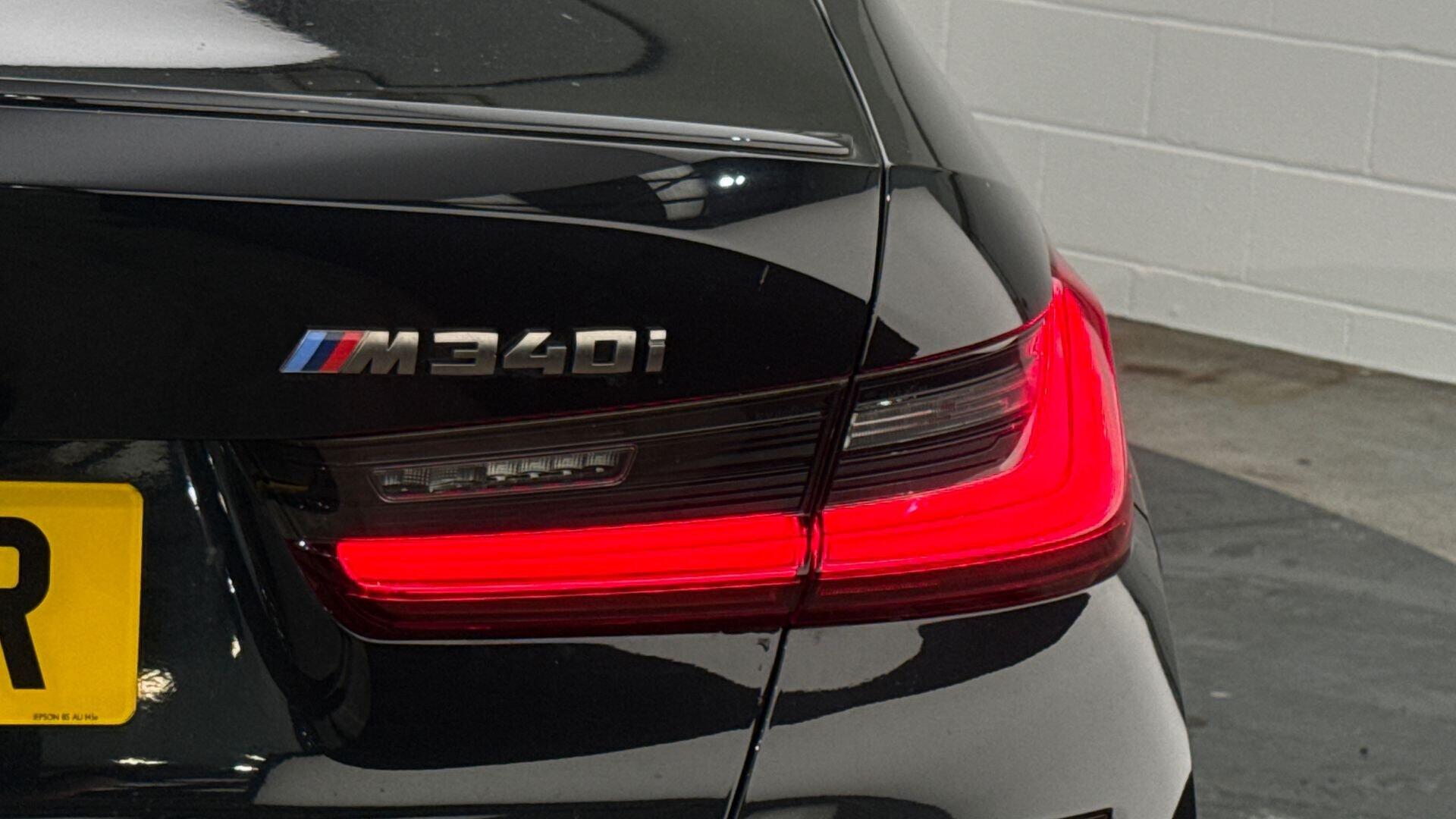 BMW 3 Series view 22