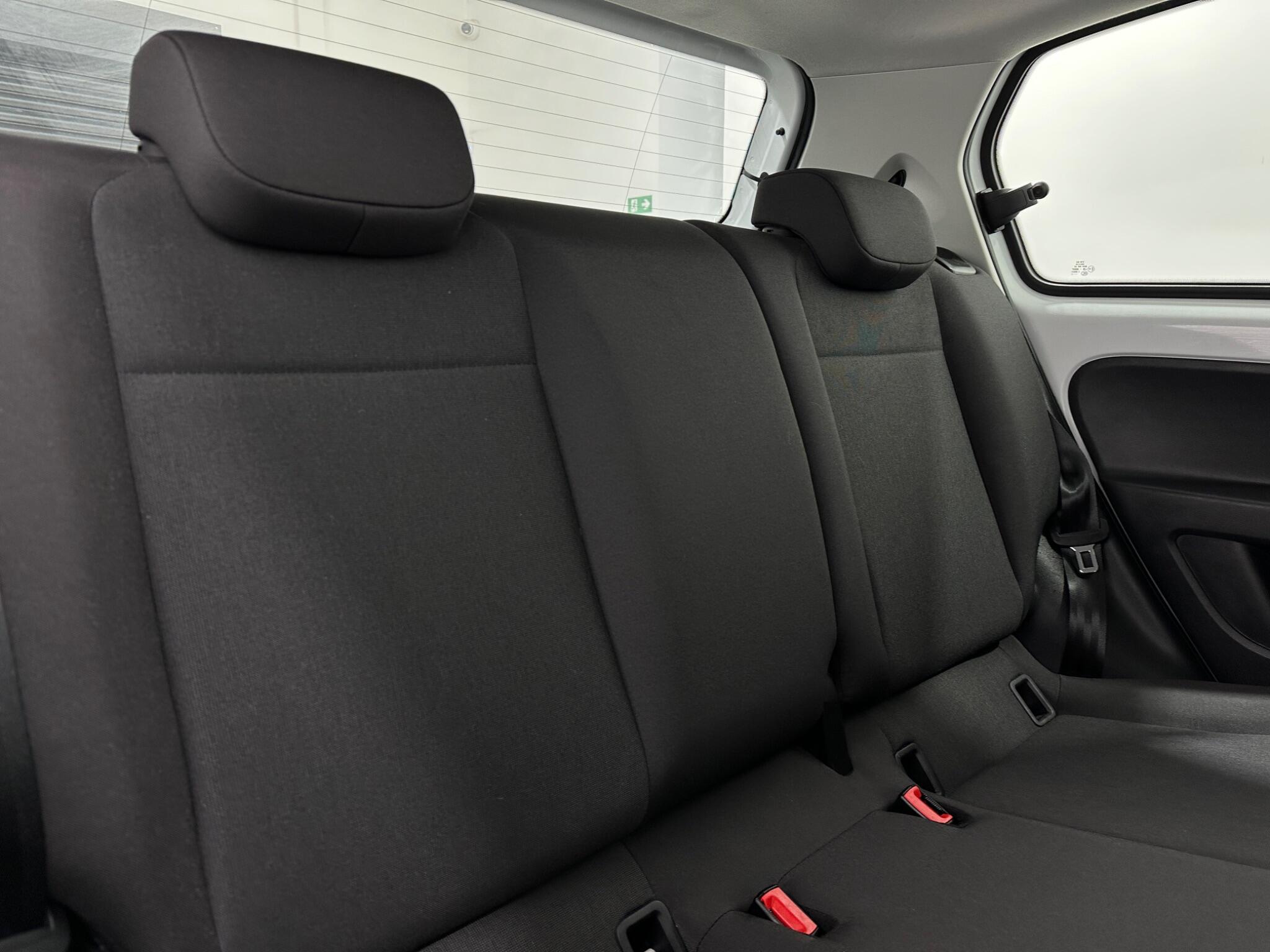 Volkswagen Up! view 38