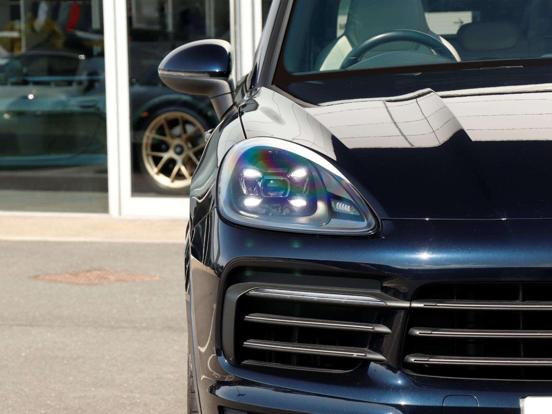 Porsche Cayenne view 34