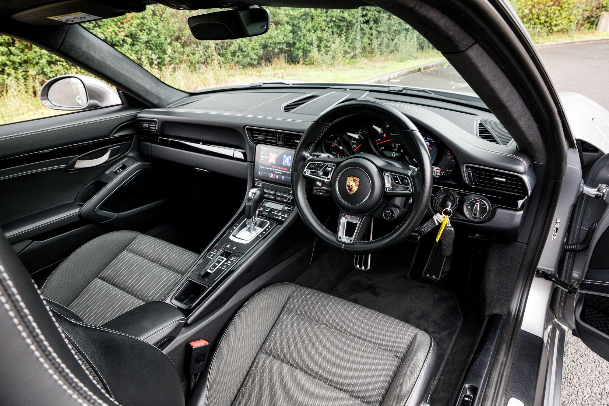 Porsche 911 view 34