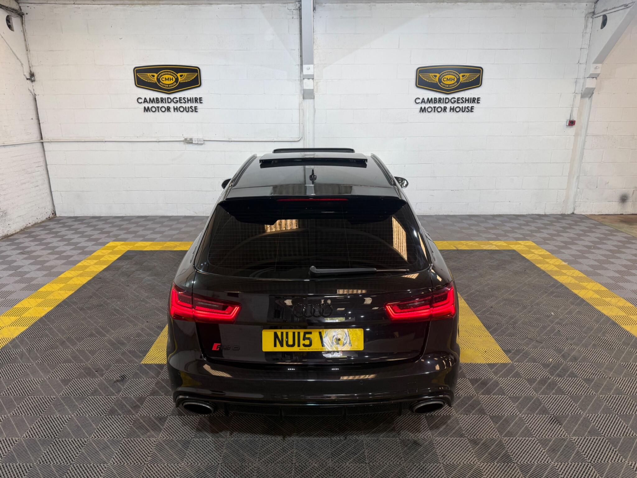 Audi RS6 view 11