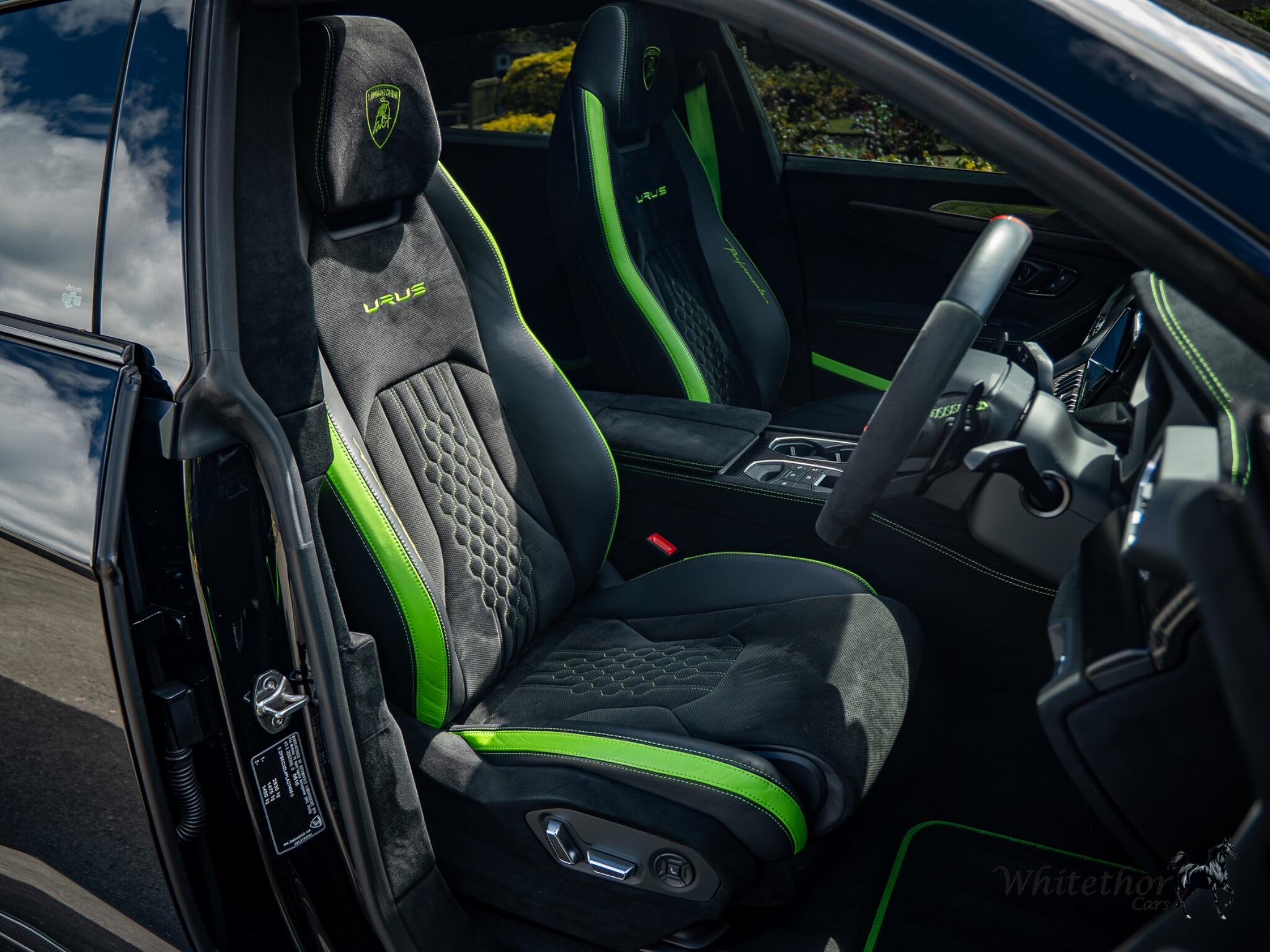 Lamborghini Urus view 7