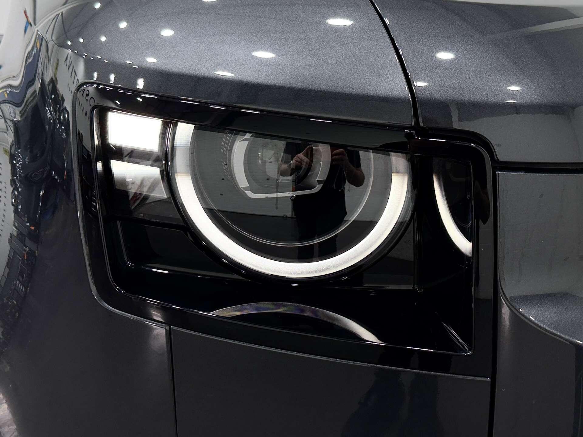 Land Rover Defender view 35
