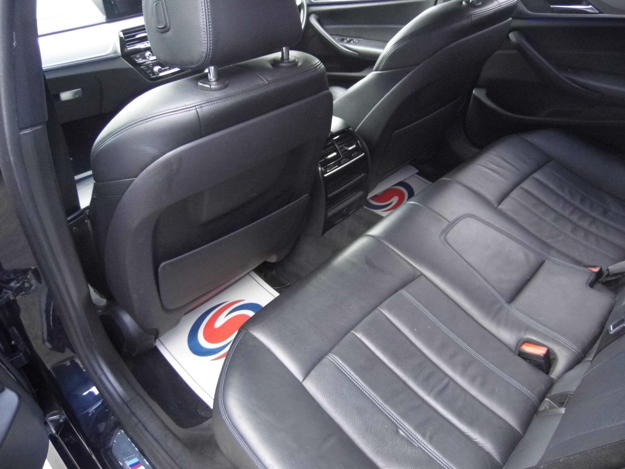 BMW 5 Series view 14