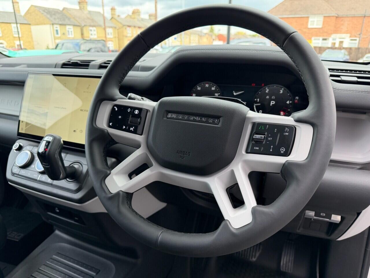 Land Rover Defender 110 view 16