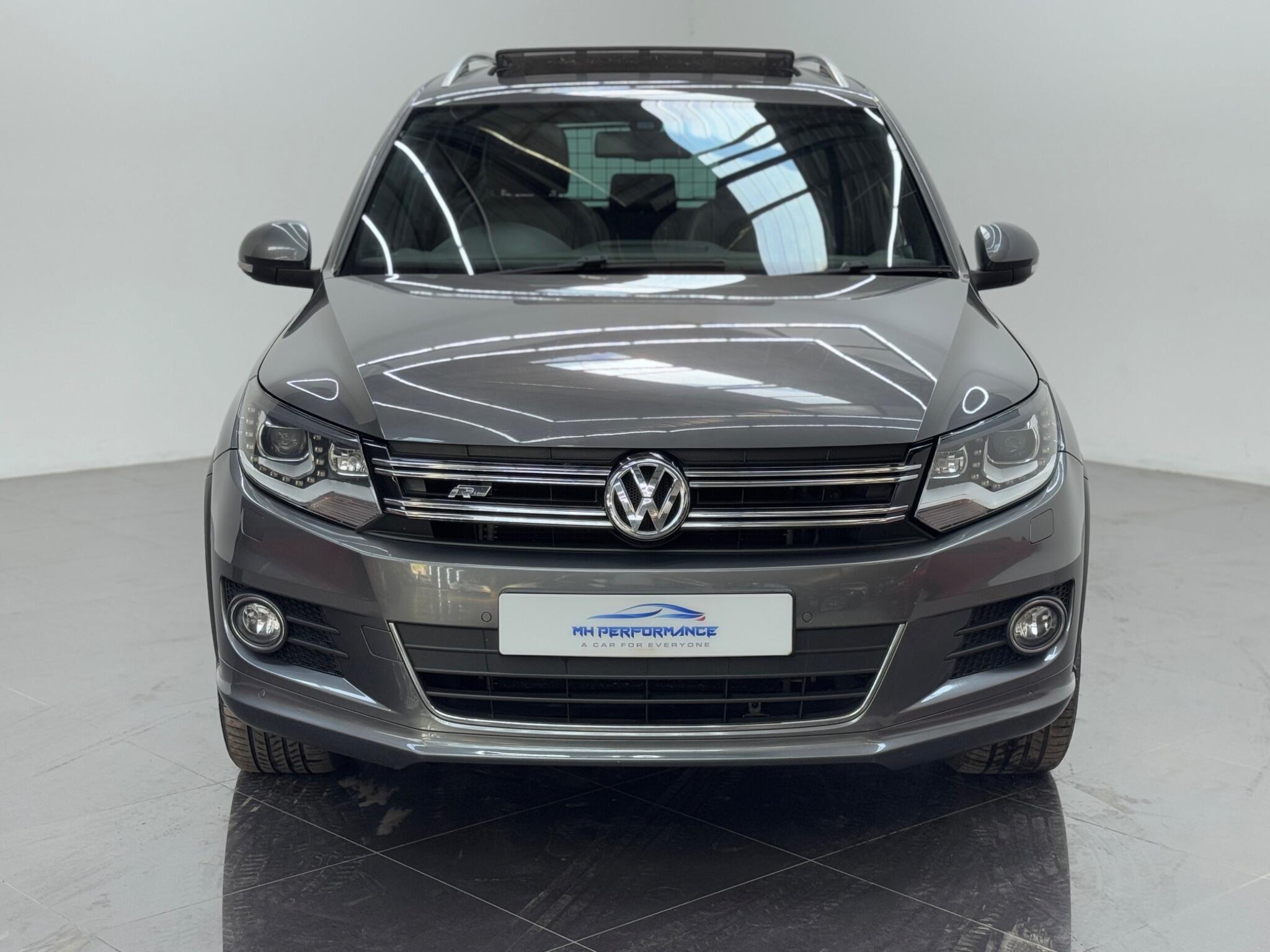 Volkswagen Tiguan view 2