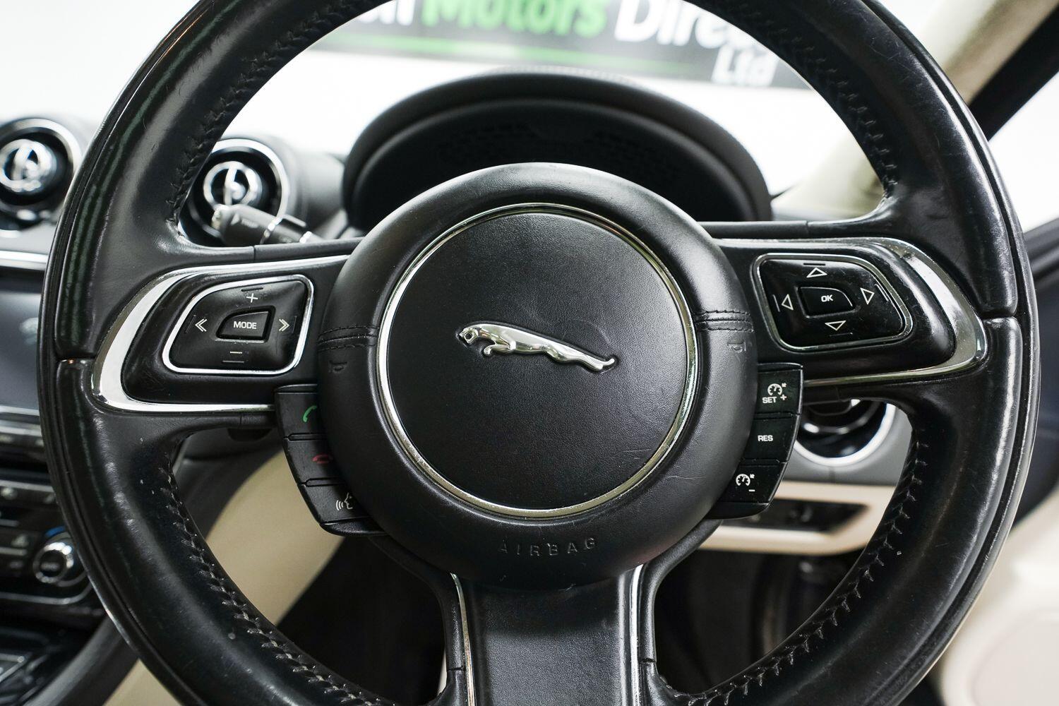 Jaguar XJ view 26