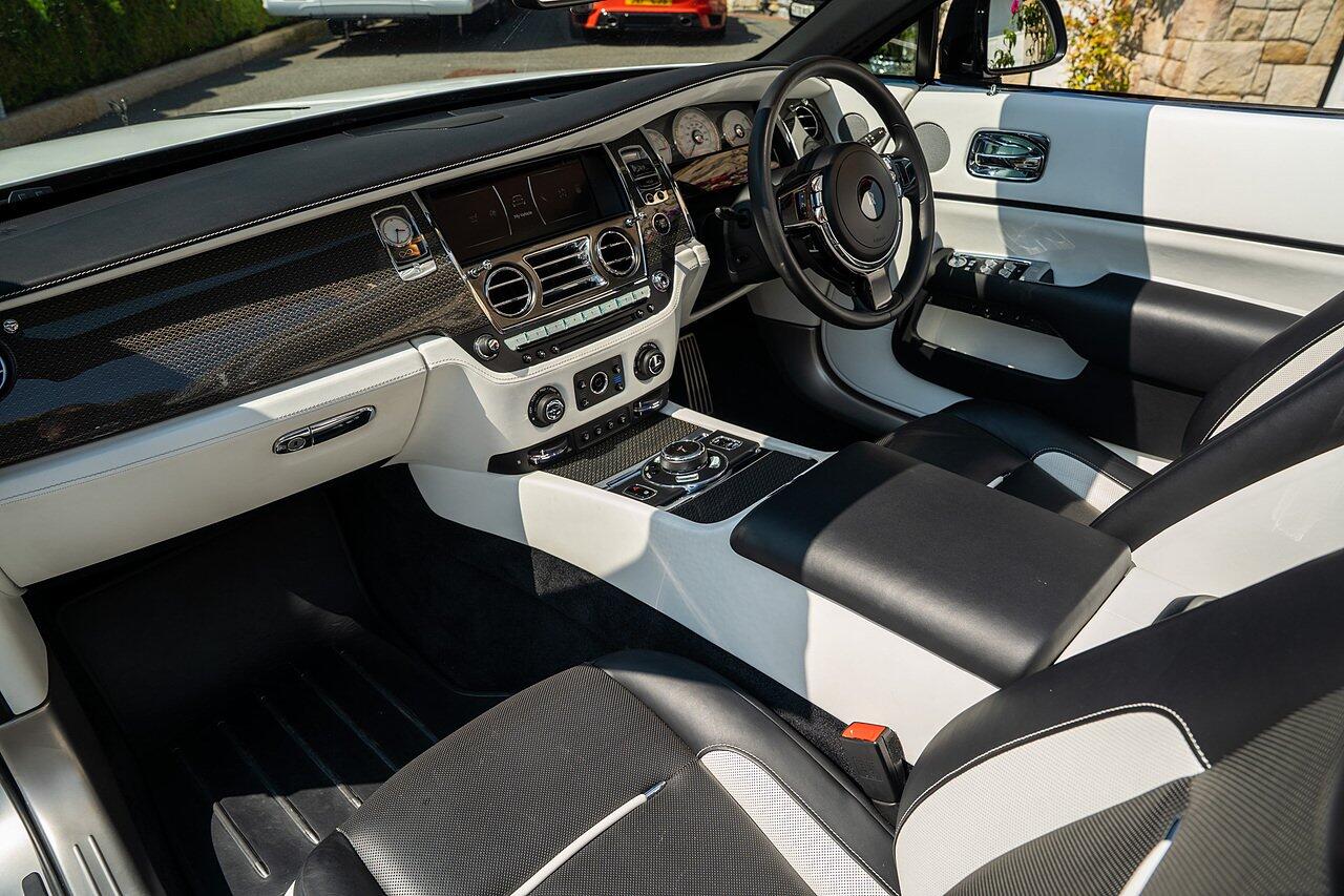 Rolls-Royce Dawn view 78