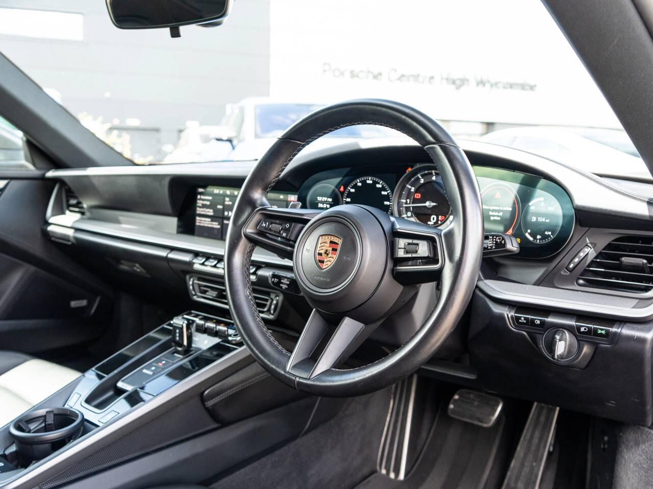 Porsche 911 view 4