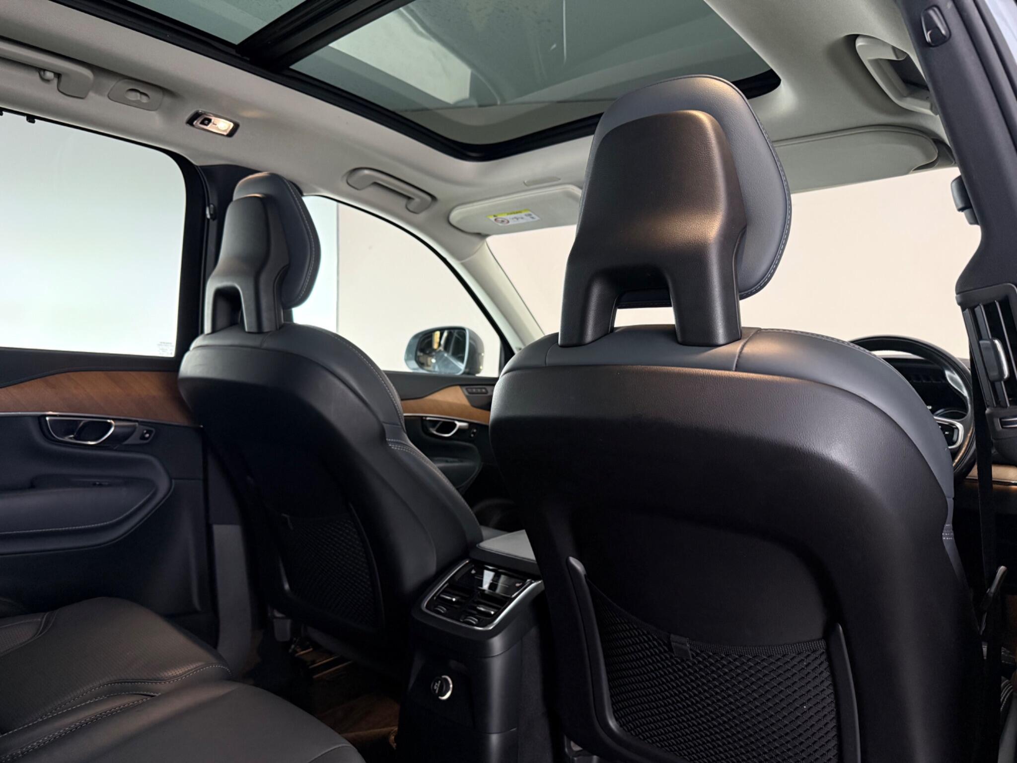 Volvo XC90 view 32