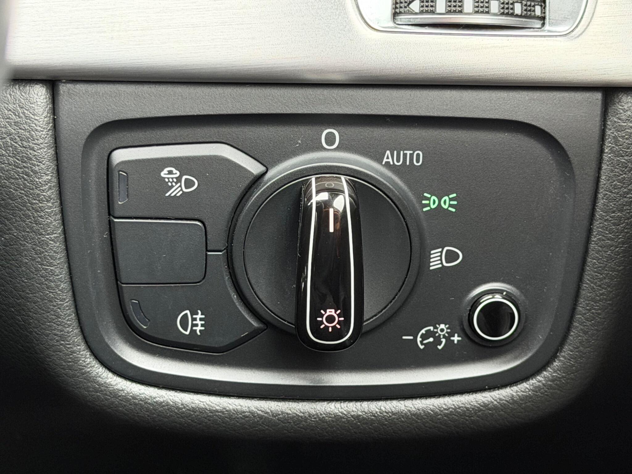 Audi A8 view 49