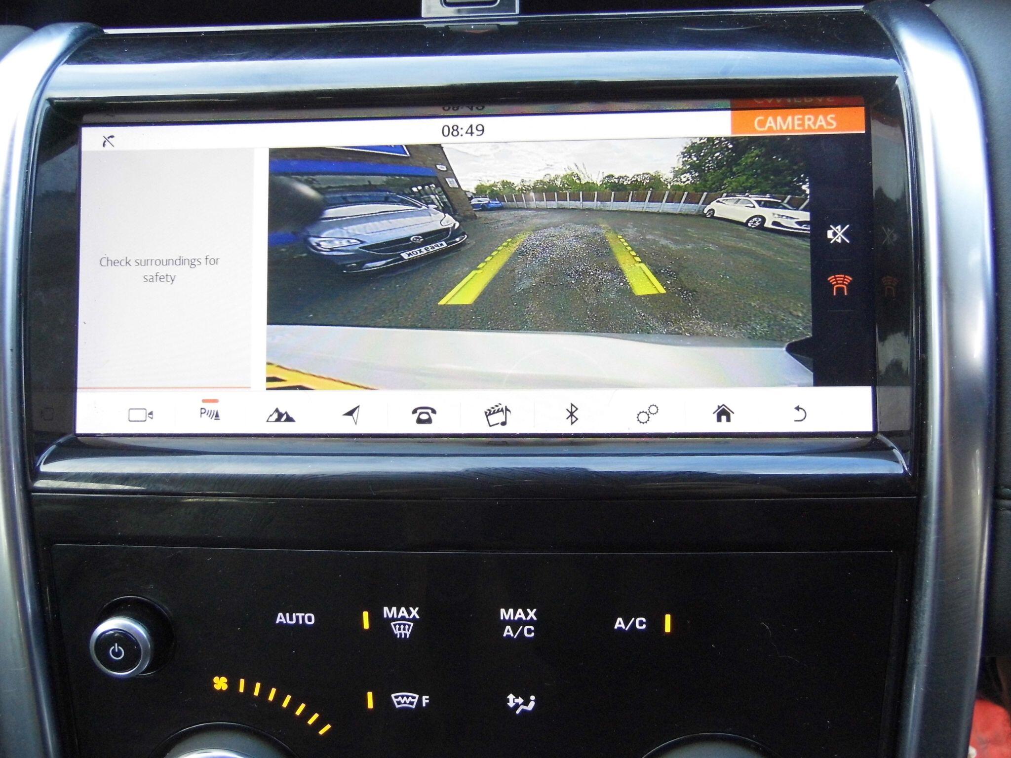 Land Rover Discovery Sport view 24