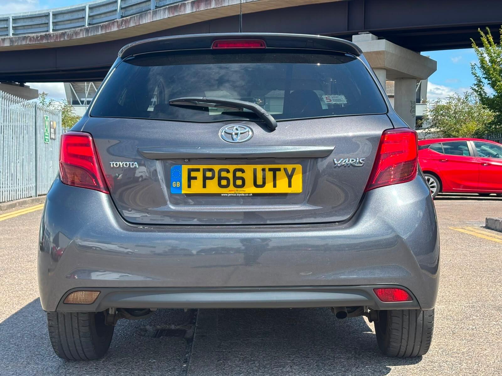Toyota Yaris view 14