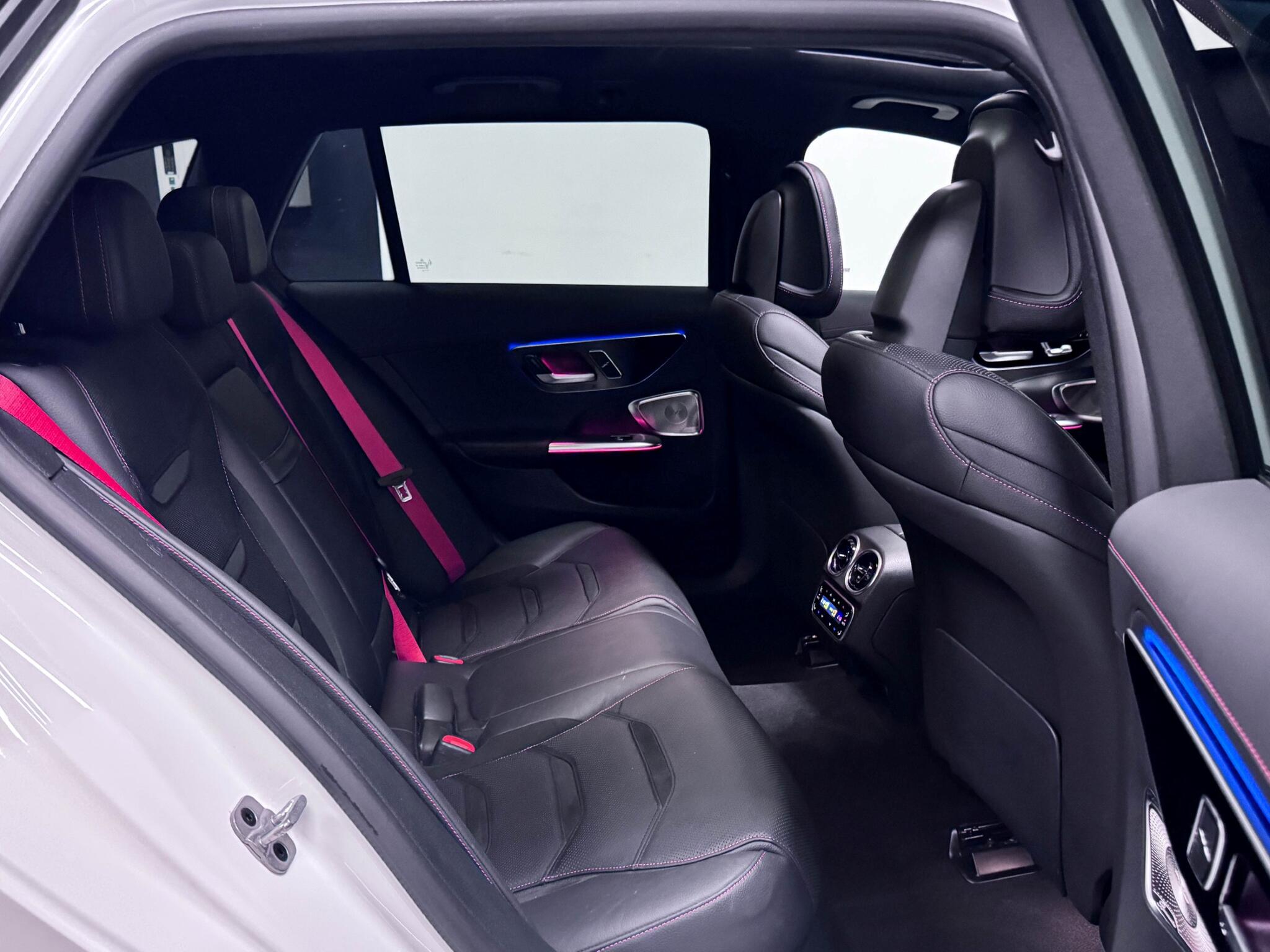 Mercedes-Benz C-Class view 9