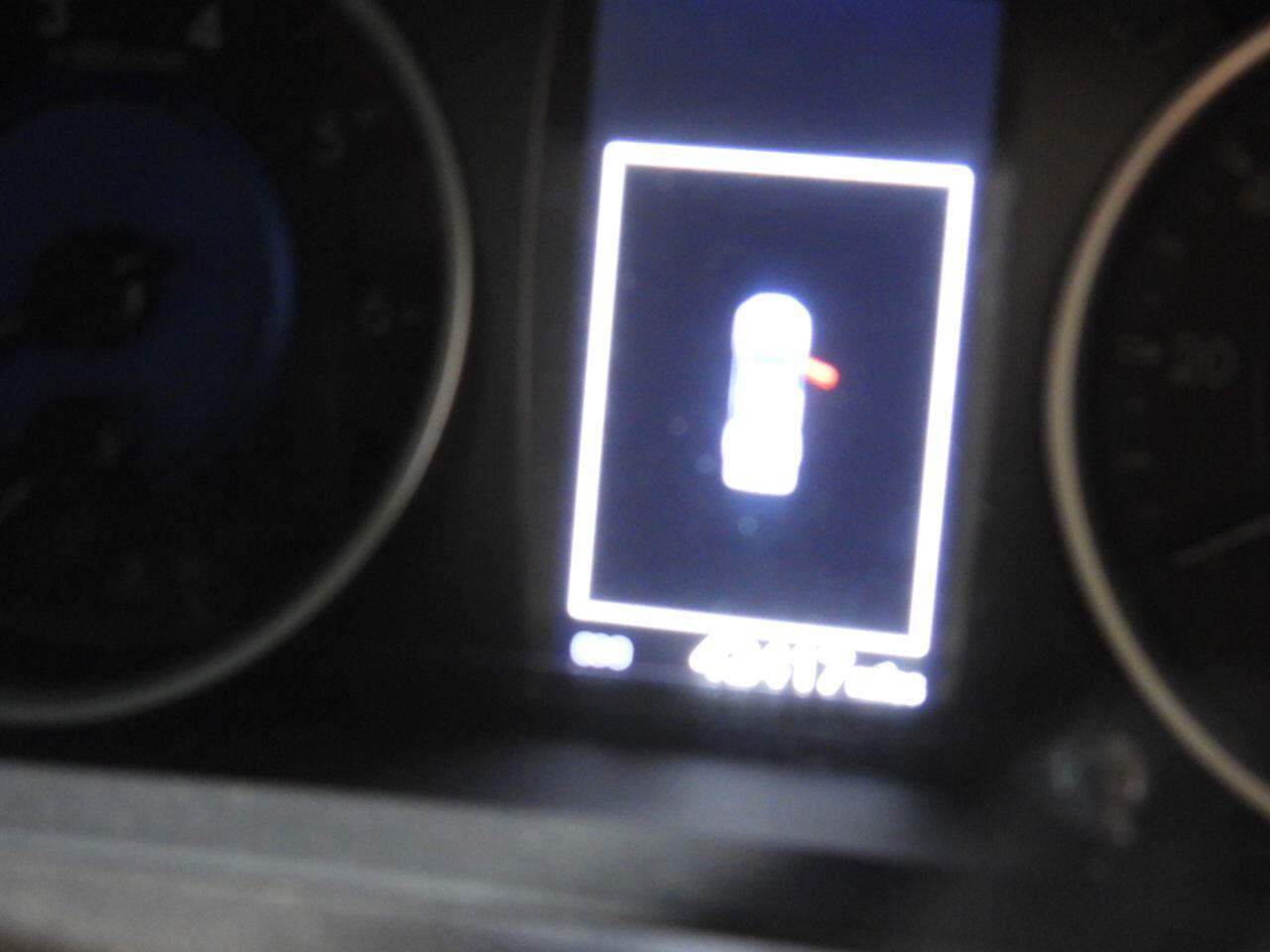 Toyota Hilux view 24