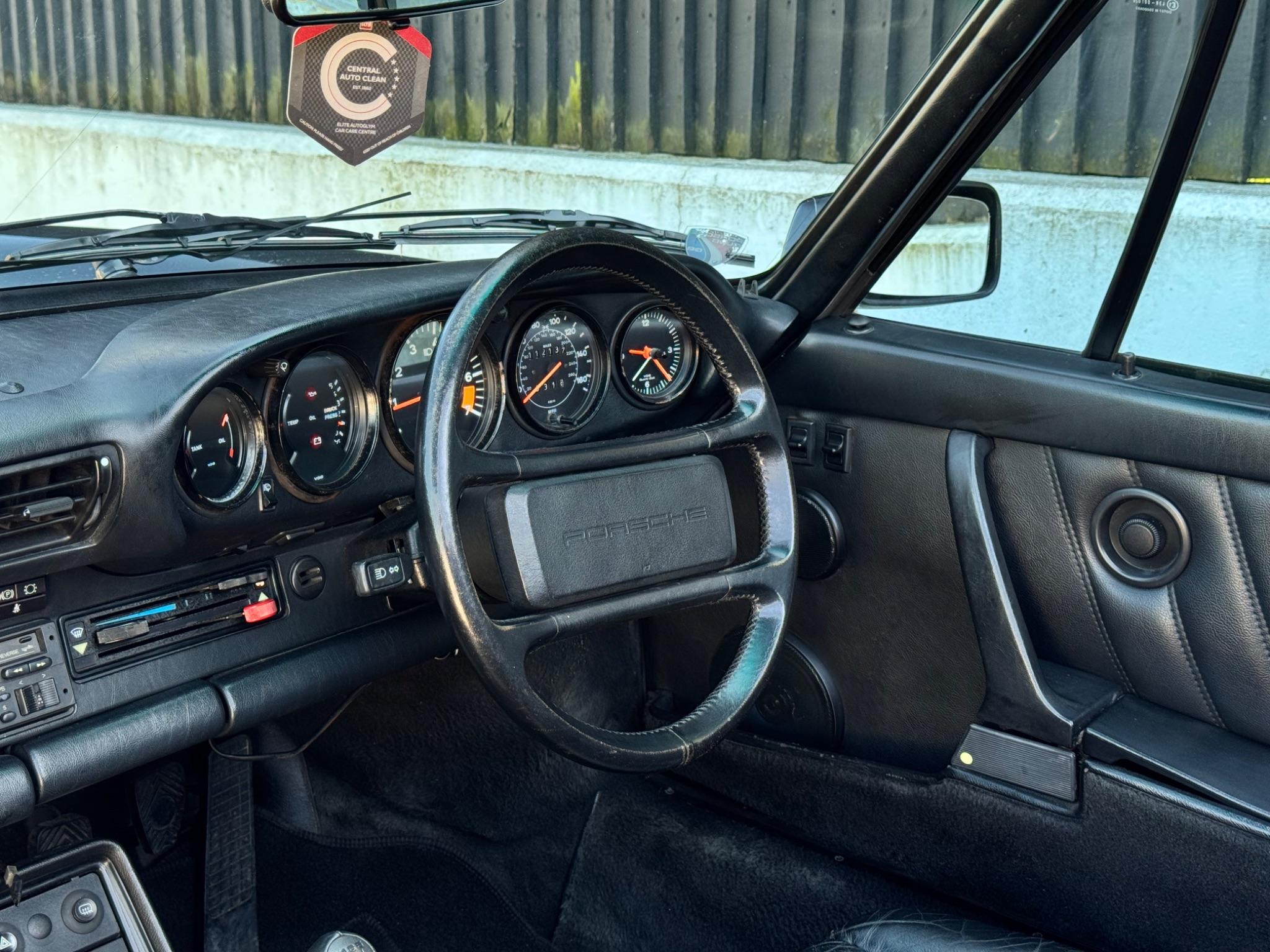 Porsche 911 view 23