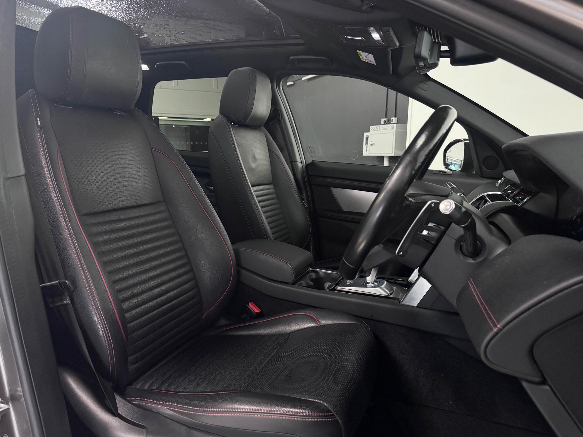 Land Rover Discovery Sport view 30