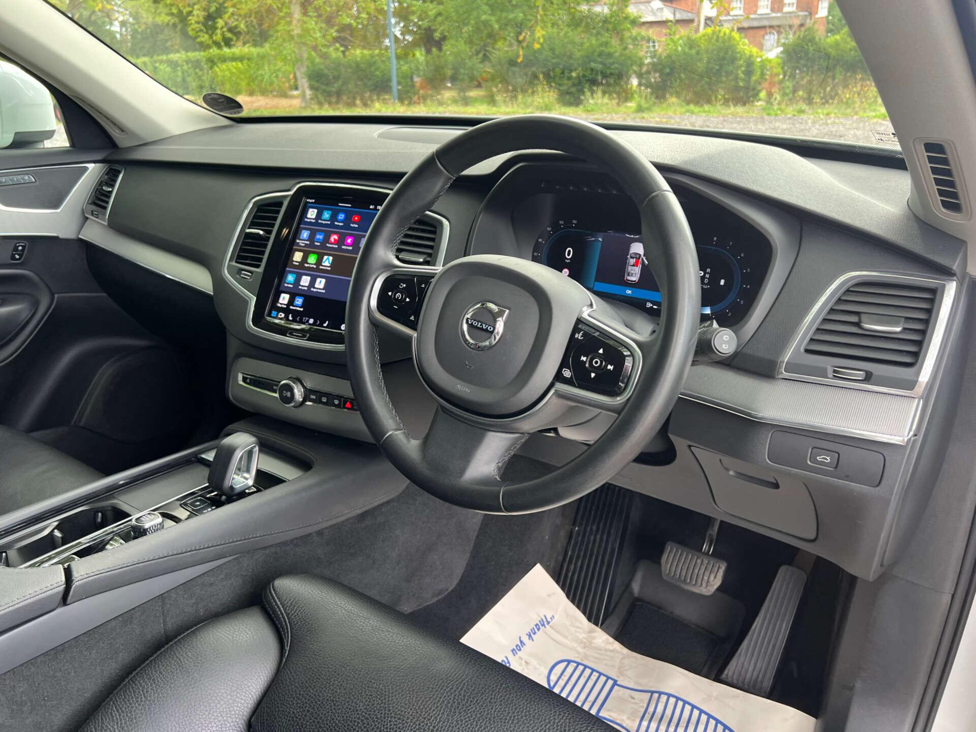 Volvo XC90 view 42