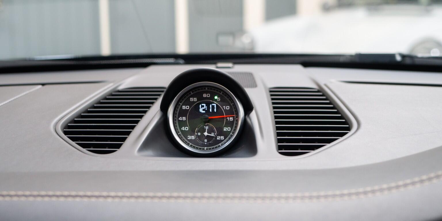 Porsche 911 view 39