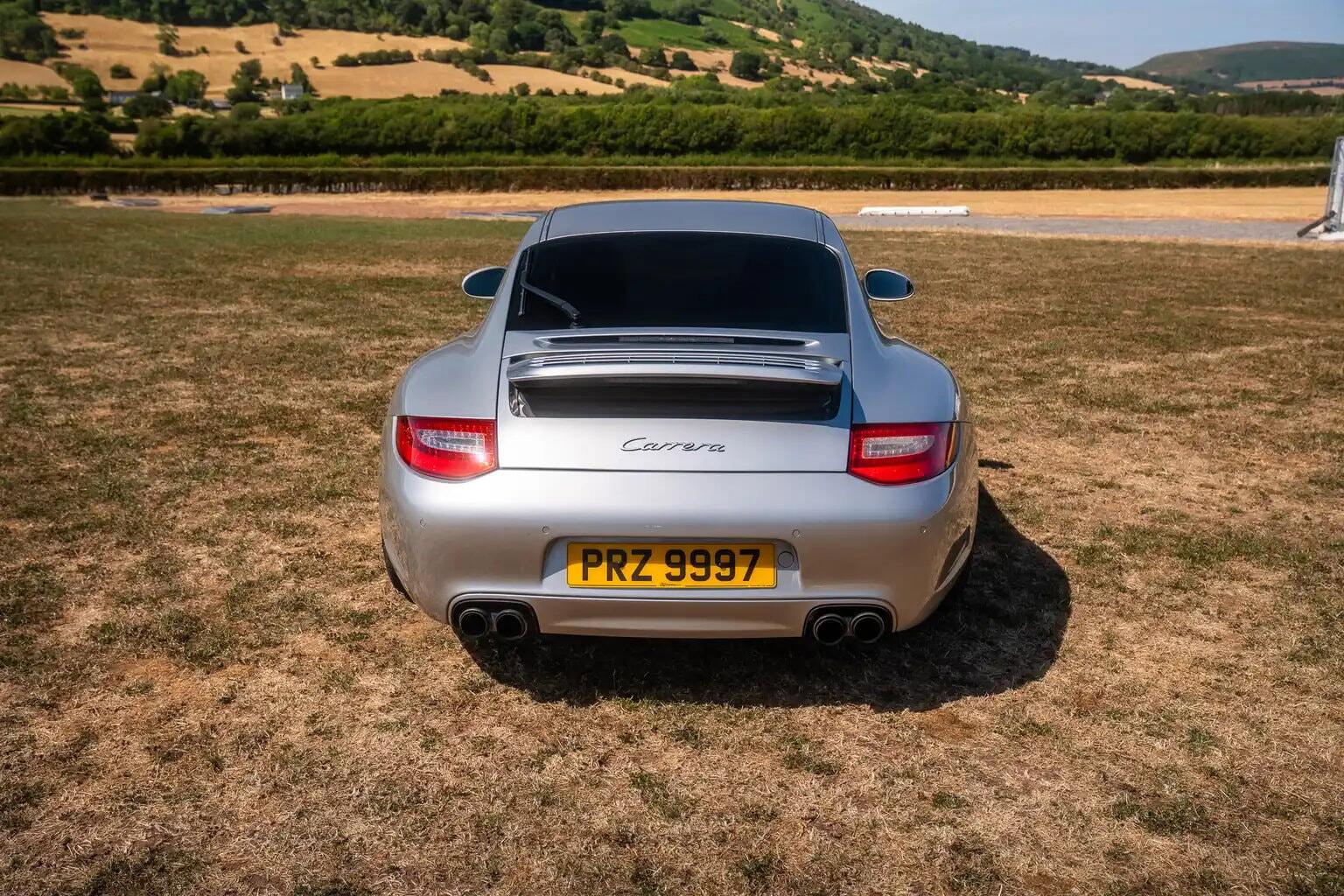 Porsche 911 view 4