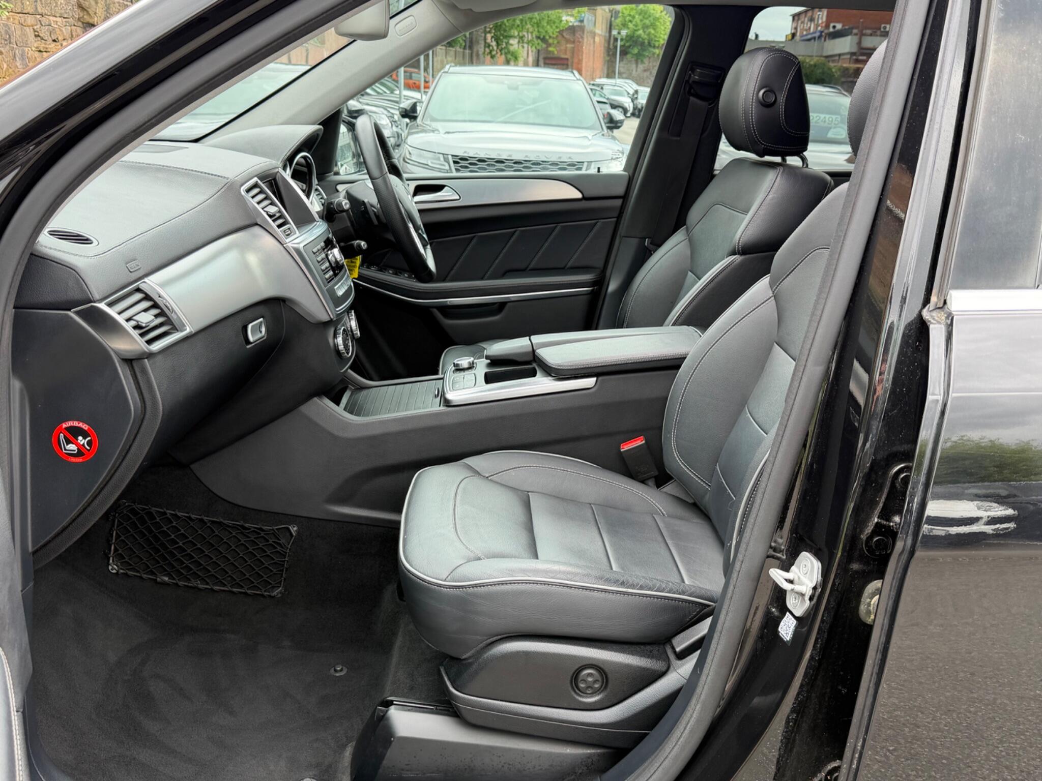 Mercedes-Benz GL view 17