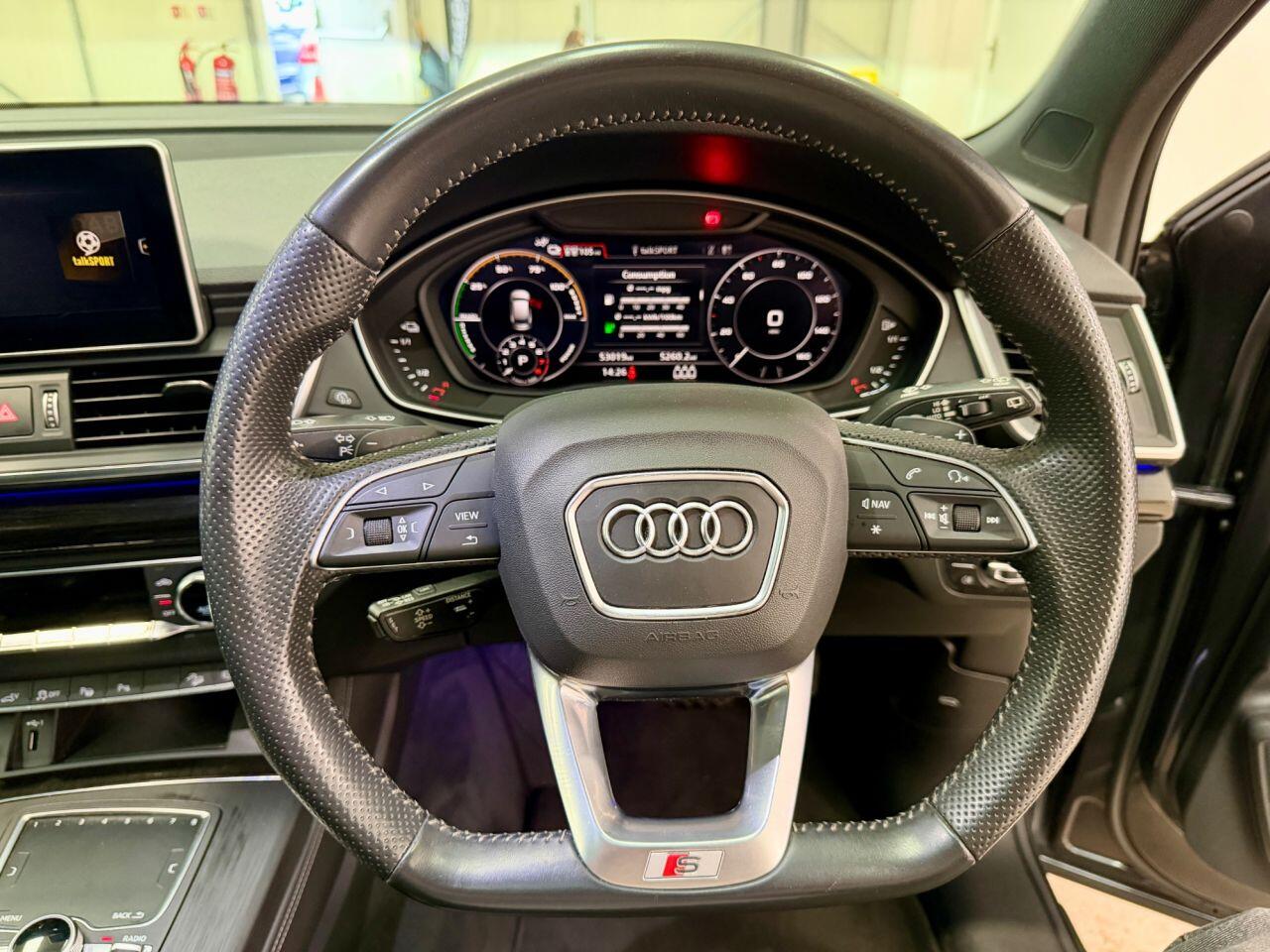 Audi Q5 view 11