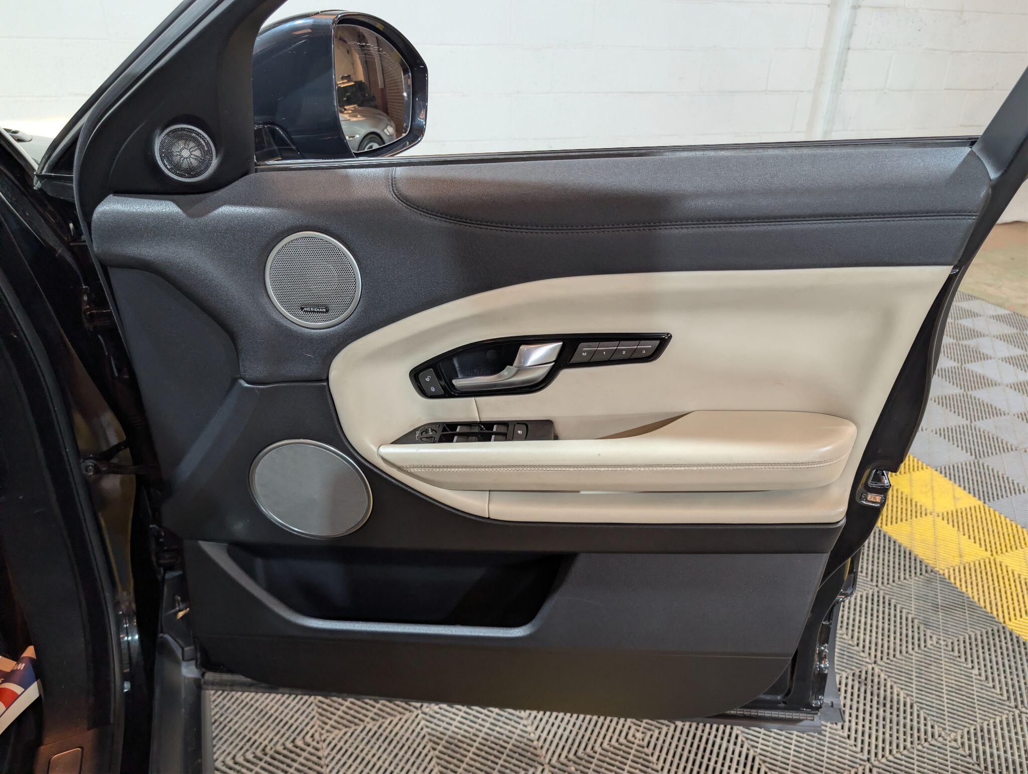 Land Rover Range Rover Evoque view 43