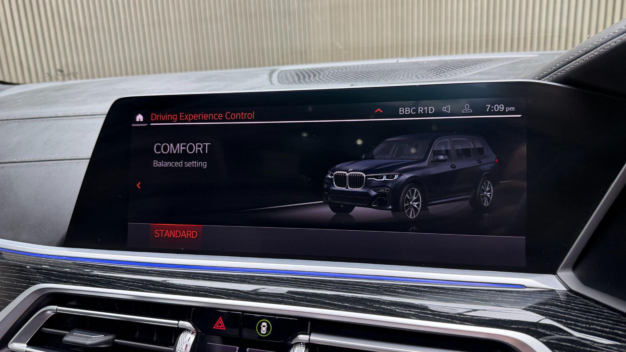 BMW X7 view 37