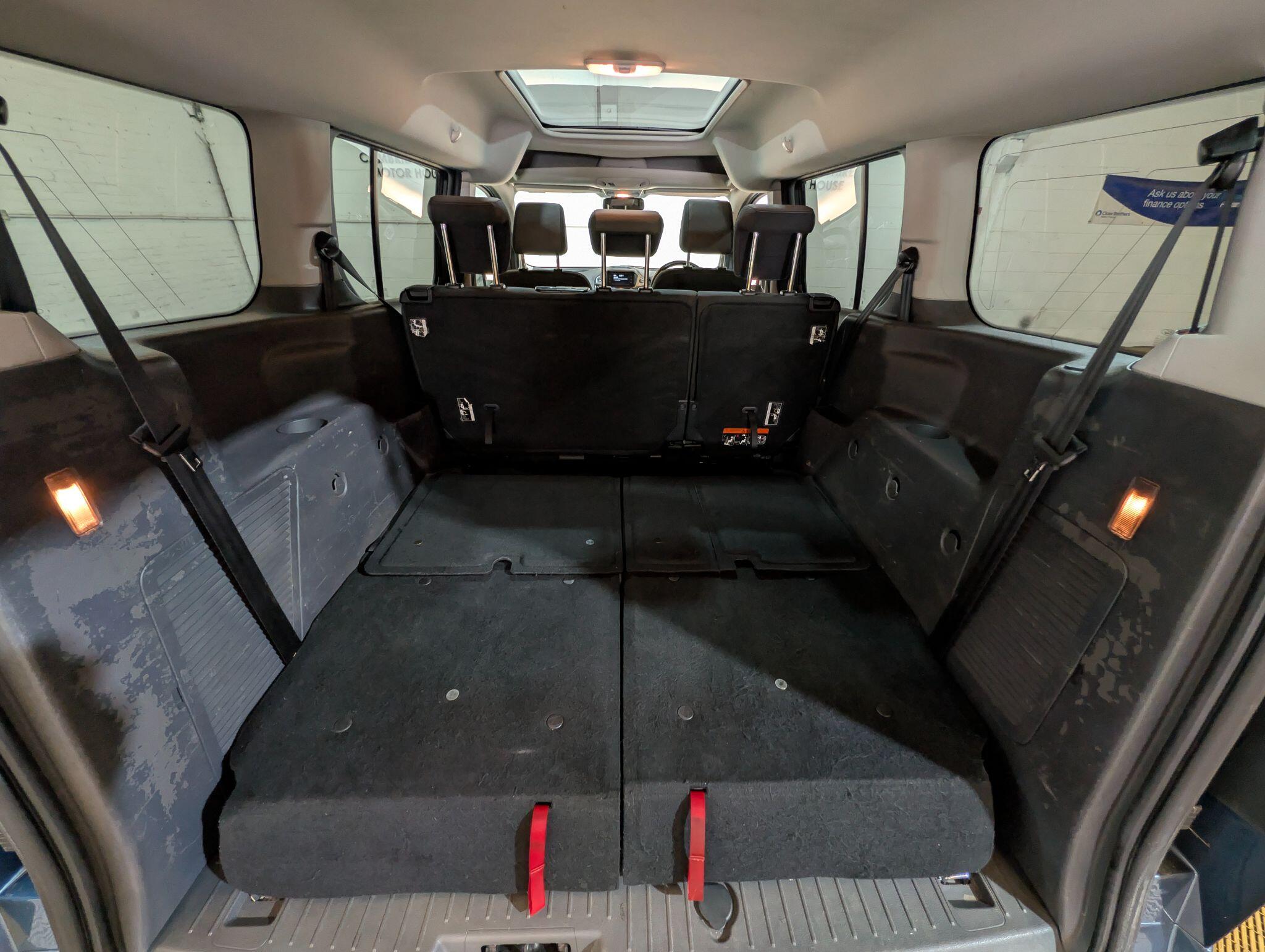 Ford Grand Tourneo Connect view 80