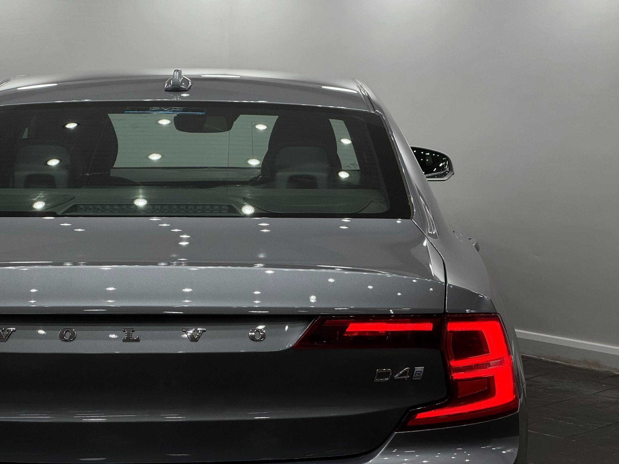 Volvo S90 view 19