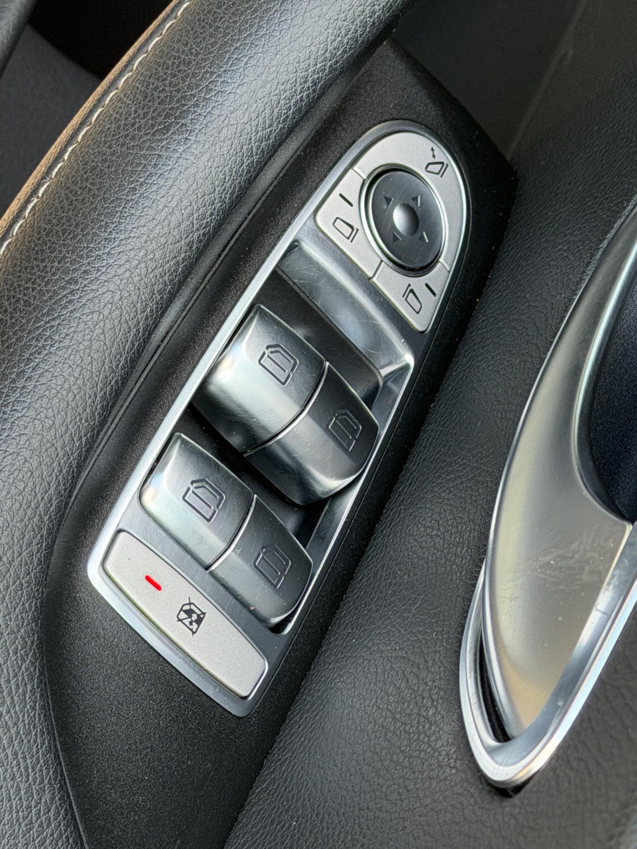 Mercedes-Benz E-Class view 25