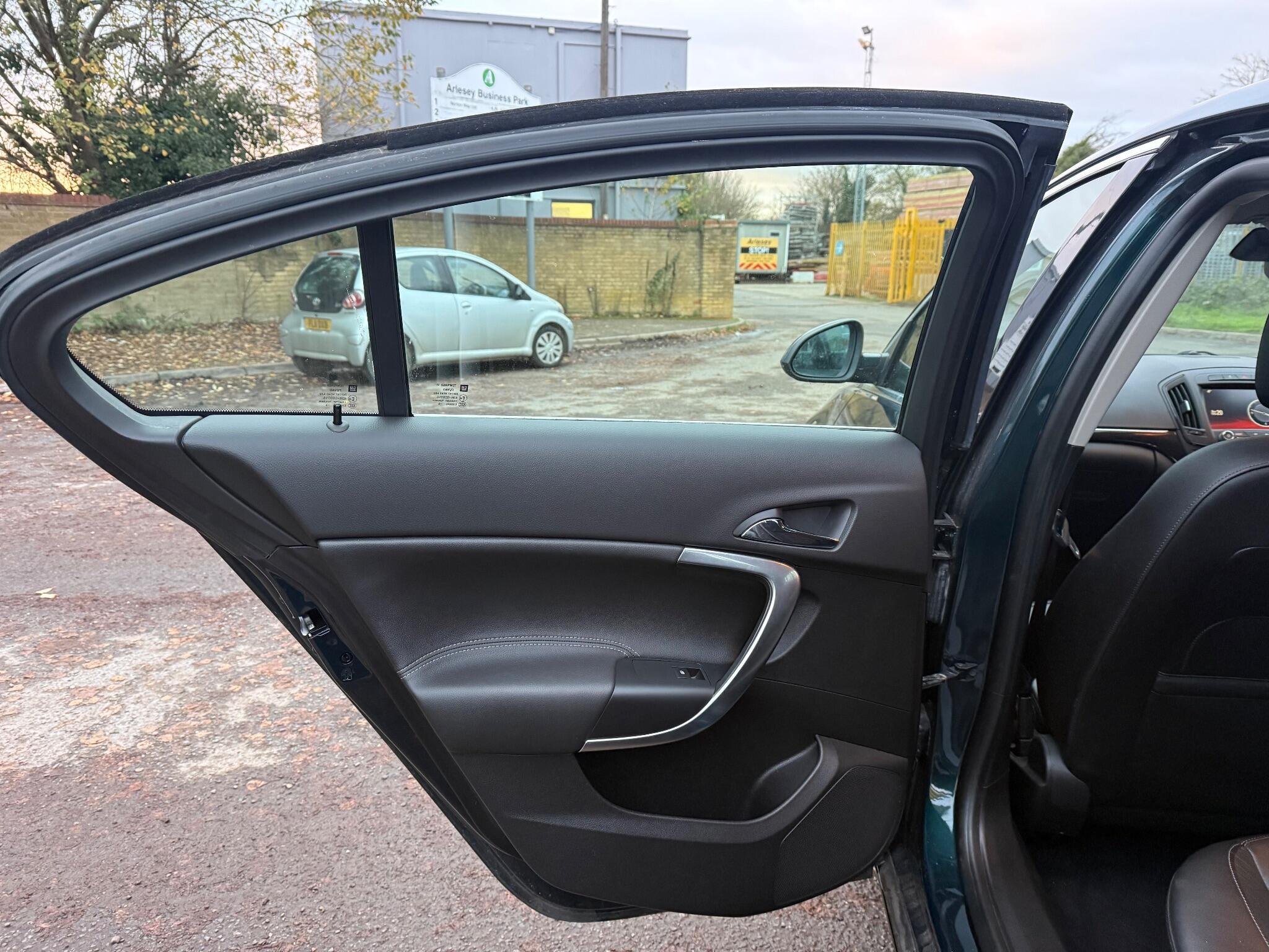 2013 Vauxhall Insignia image 24
