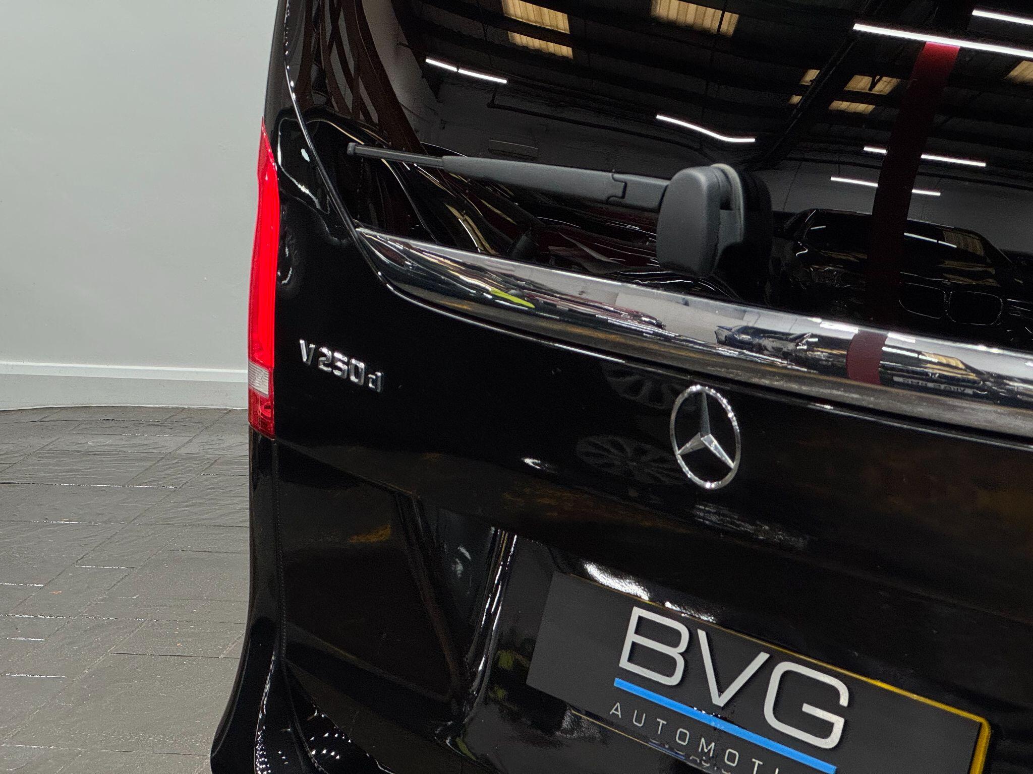 Mercedes-Benz V-Class view 22