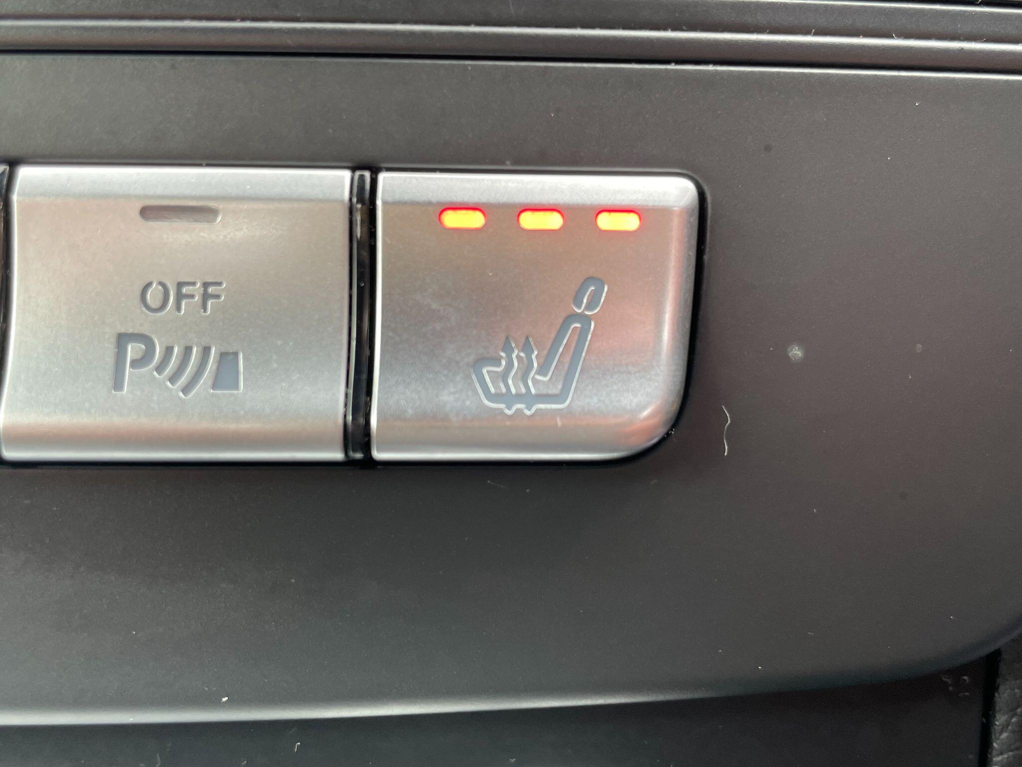 Mercedes-Benz C-Class view 26