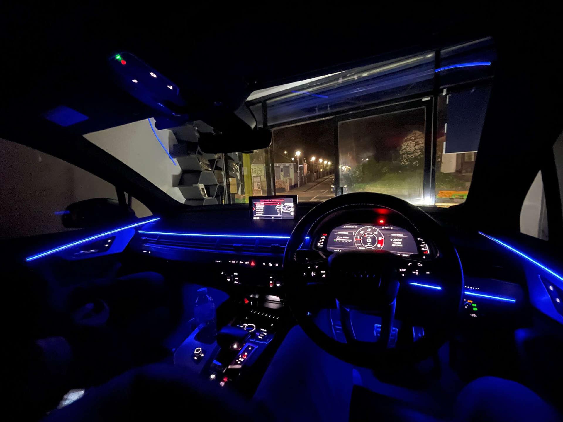 Audi SQ7 view 3