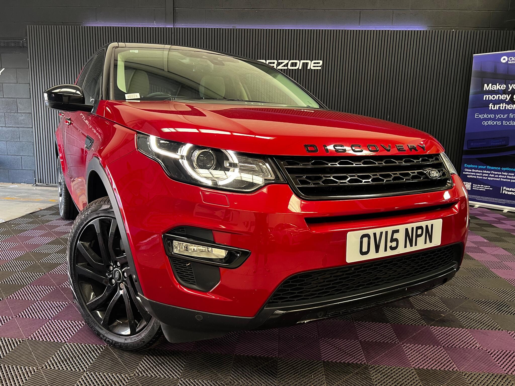 Land Rover Discovery Sport view 4
