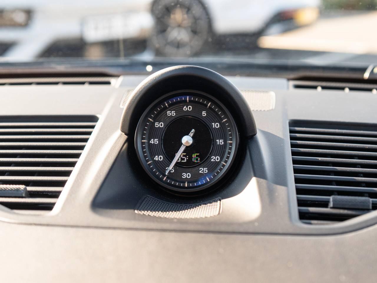 Porsche 911 view 40
