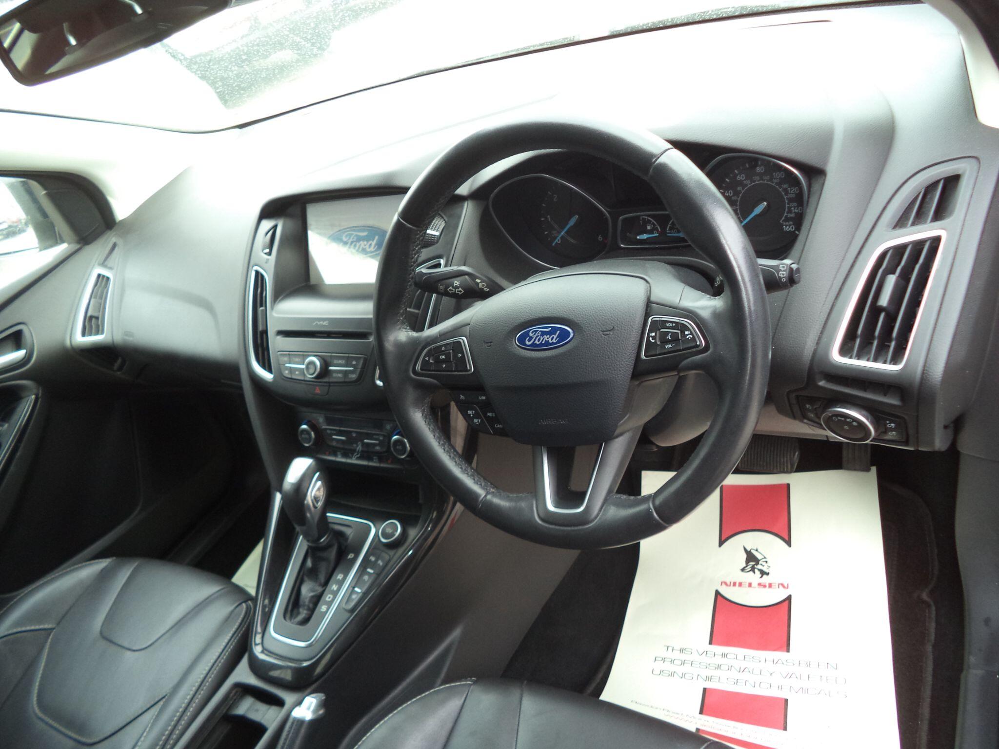 Ford Focus view 27