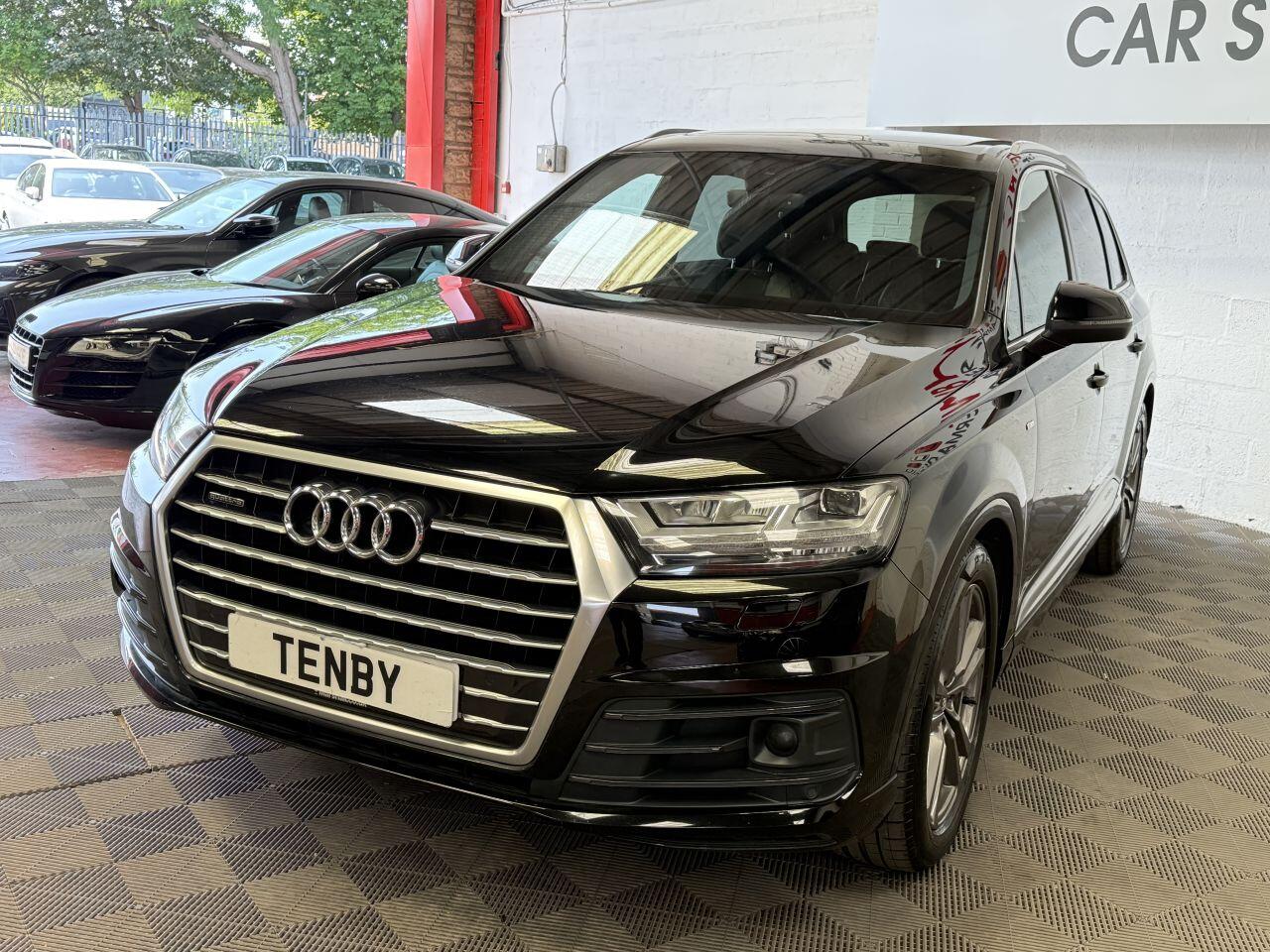 Audi Q7 view 5