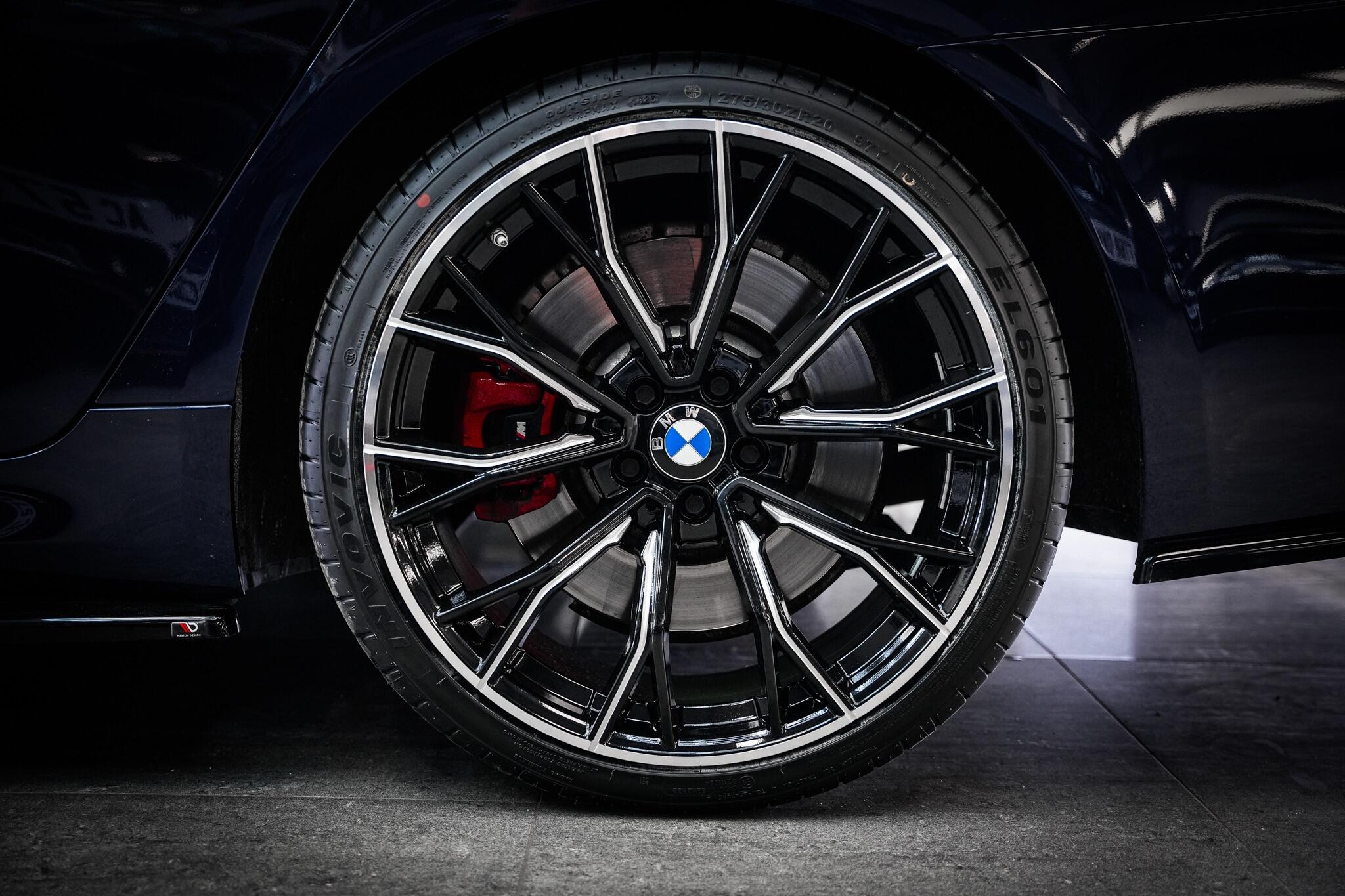 BMW 5 Series view 29