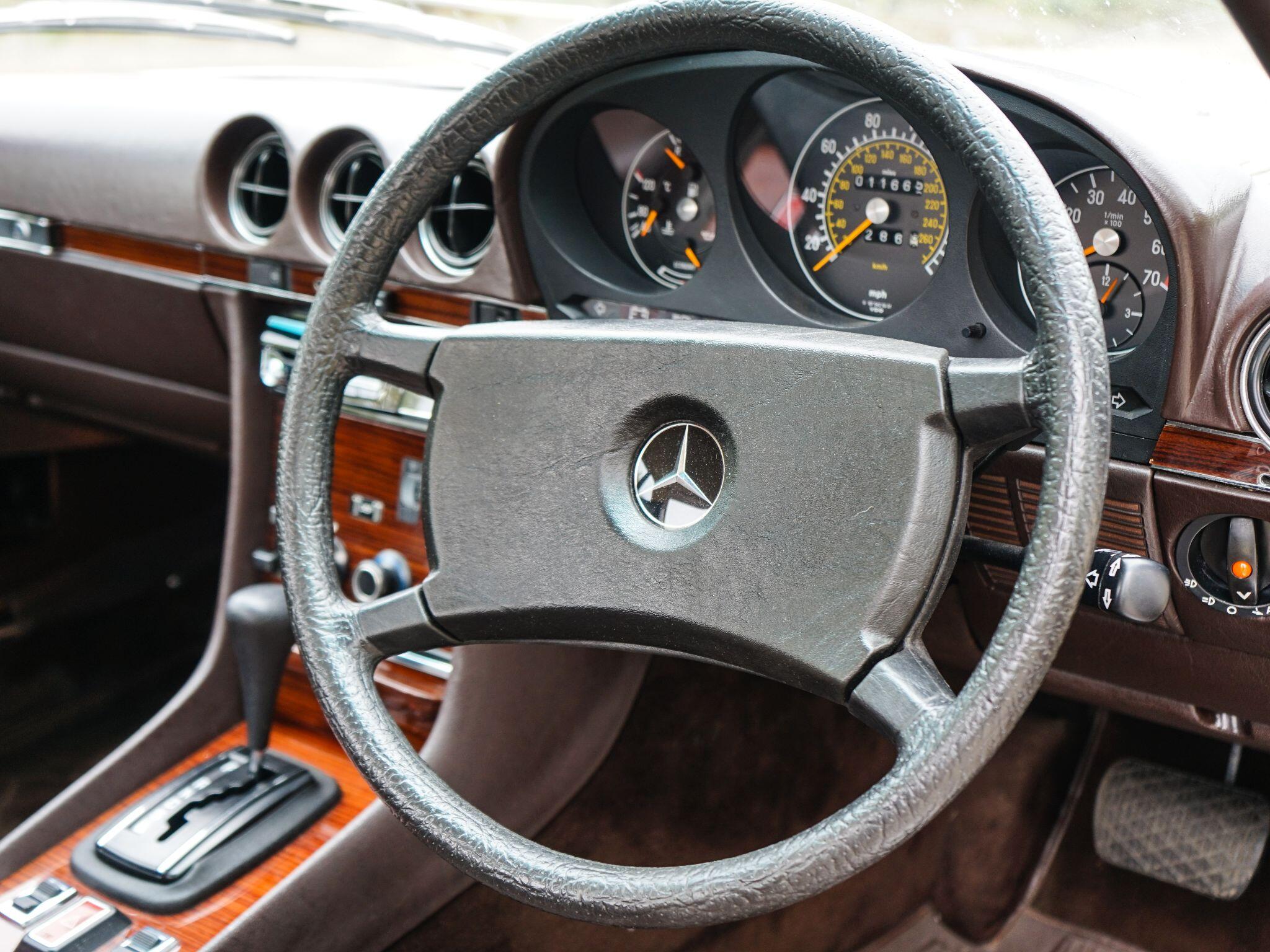 Mercedes-Benz 500 SL view 20