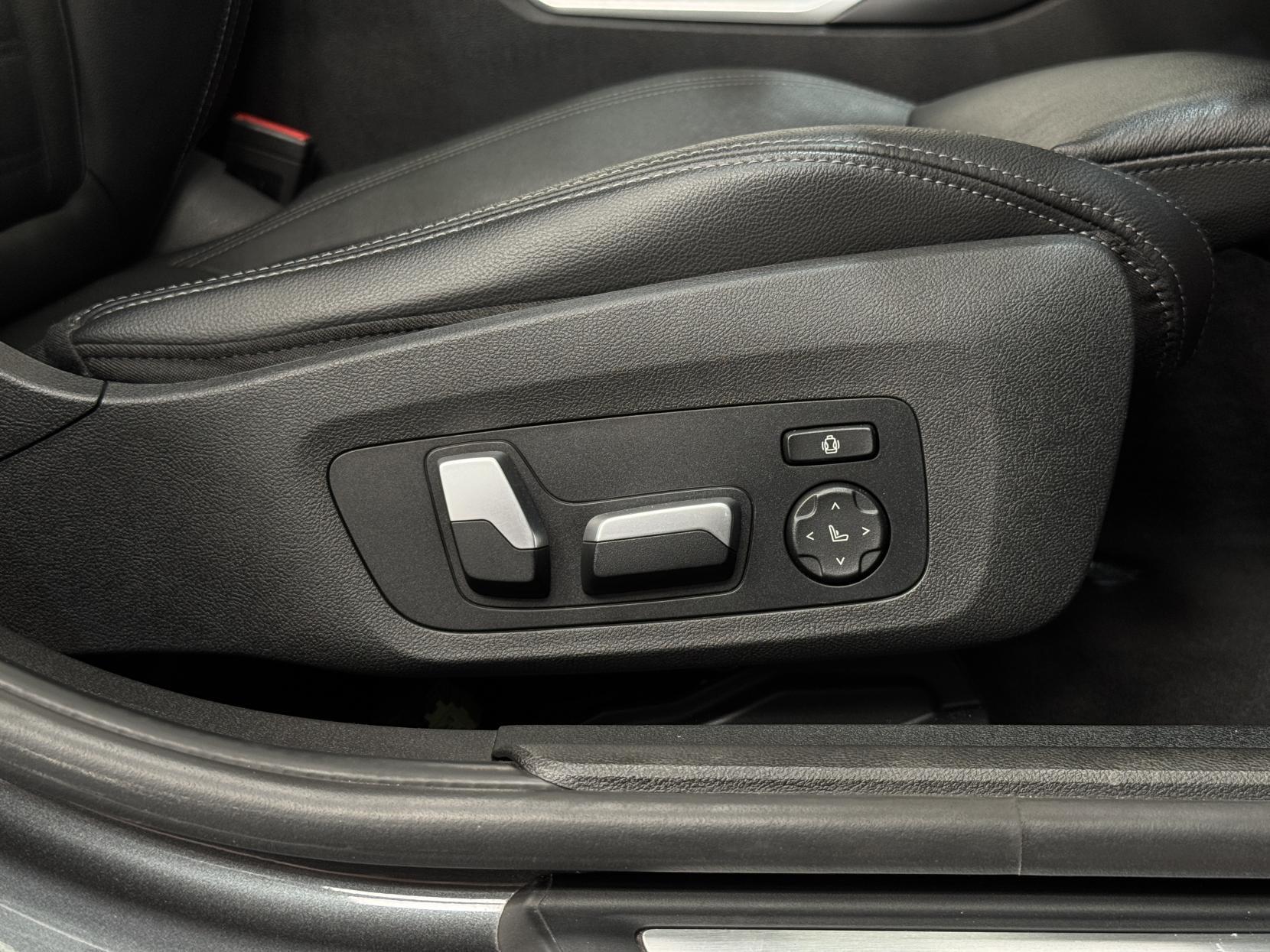BMW 3 Series view 24